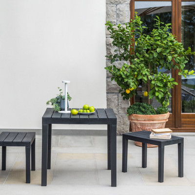 Set giardino con tavolo e panchine Bloody Mary