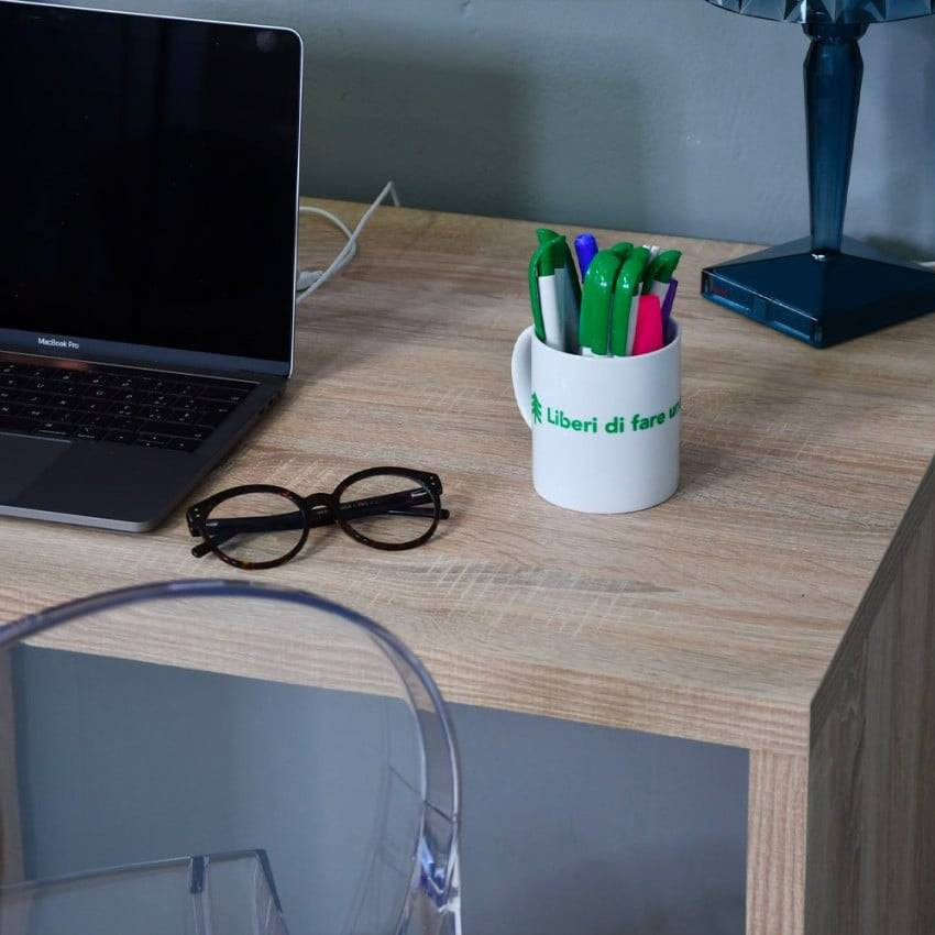 Scrivania moderna in legno con contenitore 4 cassetti design Elena