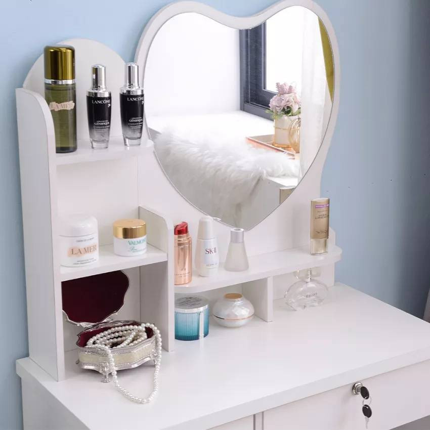 Postazione trucco con specchio a forma di cuore moderno Cotillard