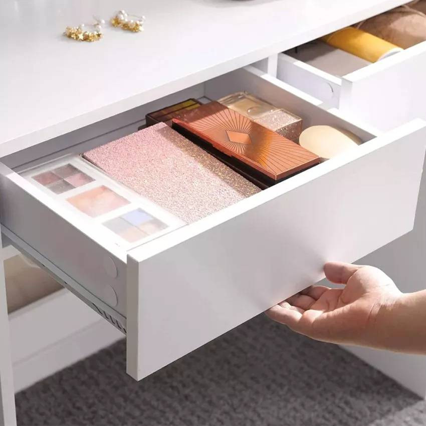 Postazione trucco moderno con specchio e cassetti Hayek