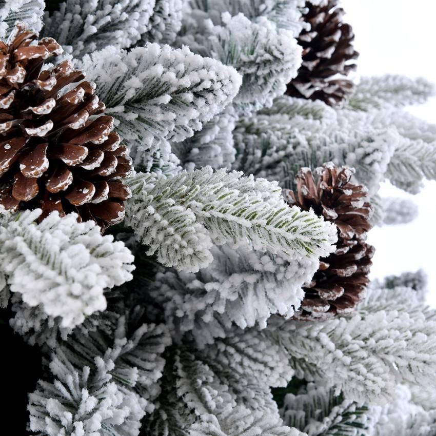 Albero di natale artificiale di 210 cm con neve e pigne Täby